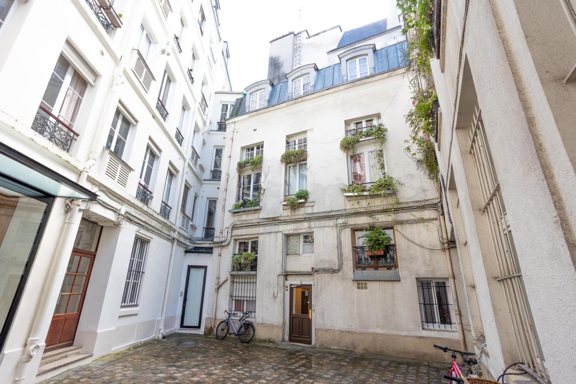 Апартаменти Studio Cosy Romantique En Plein Coeur De Париж Екстер'єр фото